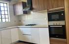 4 Bed Villa with En Suite in Redhill - 6