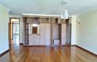 5 Bed Townhouse with En Suite at Lavington - 12