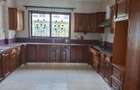 5 Bed Townhouse with En Suite at Lavington - 7
