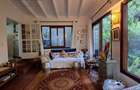 1 Bed House with En Suite at Rosslyn - 2