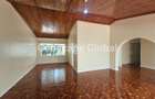 4 Bed House with En Suite in Nyari - 12