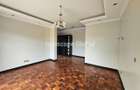 4 Bed House with En Suite in Rosslyn - 8