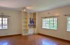 4 Bed House with En Suite in Lavington - 9