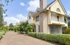5 Bed Townhouse with En Suite at Lavington Road - 2