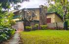5 Bed House with En Suite in Lavington - 1