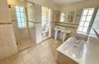 5 Bed House with En Suite in Lavington - 16