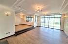 5 Bed Townhouse with En Suite in Lavington - 4