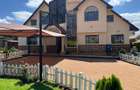 5 Bed Townhouse with En Suite at Red Hill - 1