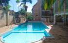 4 Bed Apartment with En Suite at Riverside Drive - 11
