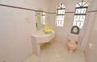 5 Bed Villa with En Suite in Riverside - 4