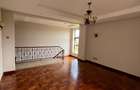 4 Bed Apartment with En Suite at Riverside Drive - 10