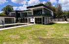 6 Bed Villa with En Suite in Nyari - 3