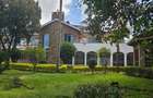 6 Bed House with En Suite in Runda - 1