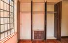 4 Bed Villa with En Suite in Redhill - 37