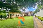 5 Bed House with En Suite in Lavington - 12