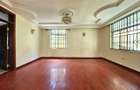 5 Bed House with En Suite in Lavington - 9