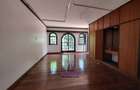 4 Bed Townhouse with En Suite at Riverside Dr - 10