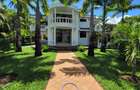 Serviced 4 Bed Apartment with En Suite in Nyali Area - 16