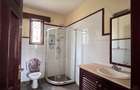 4 Bed House with En Suite in Lavington - 10