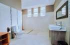 4 Bed Villa with En Suite in Kenyatta Road - 11
