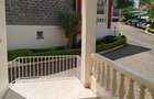 5 Bed Villa with En Suite at Lavington Green - 3