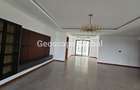 4 Bed Apartment with En Suite in Riverside - 10