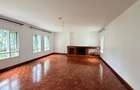 4 Bed Villa with En Suite in Hill View - 5