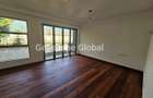 4 Bed Apartment with En Suite in Rosslyn - 11