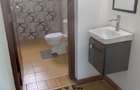 Serviced 2 Bed Apartment with En Suite in Thome - 5