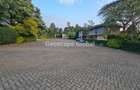 5 Bed House with En Suite in Runda - 1
