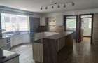5 Bed Townhouse with En Suite at Lonetree - 10
