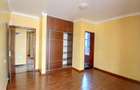 5 Bed Townhouse with En Suite at Lavington - 12