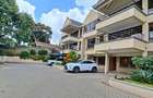 5 Bed Villa with En Suite at Lavington Green - 15