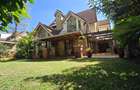 5 Bed House with En Suite in Lavington - 1