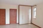 4 Bed Apartment with En Suite in Parklands - 17