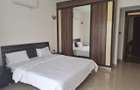 Serviced 2 Bed Apartment with En Suite at Beach Road - 10