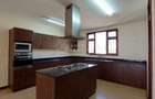 3 Bed Apartment with Swimming Pool in Riverside - 4