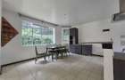 4 Bed House with En Suite in Spring Valley - 3