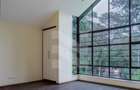 5 Bed Villa with En Suite in Rosslyn - 3