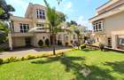 5 Bed Townhouse with En Suite at Off Convent Drive - 3