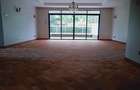 4 Bed Apartment with En Suite at Riverside Drive - 20