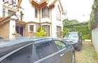5 Bed Townhouse with En Suite at Lavington Green - 5