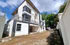 6 Bed House with En Suite at Lavington - 6