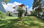 5 Bed Townhouse with En Suite in Lavington - 2