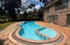 5 Bed House with Swimming Pool in Rosslyn - 12