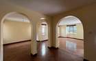 5 Bed Townhouse with En Suite in Lavington - 3