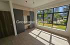 4 Bed Apartment with En Suite in Rosslyn - 5