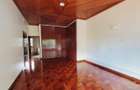 5 Bed House with En Suite in Rosslyn - 9