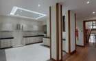 7 Bed Townhouse with En Suite in Nyari - 8