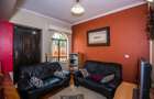 4 Bed House with En Suite in Rosslyn - 8